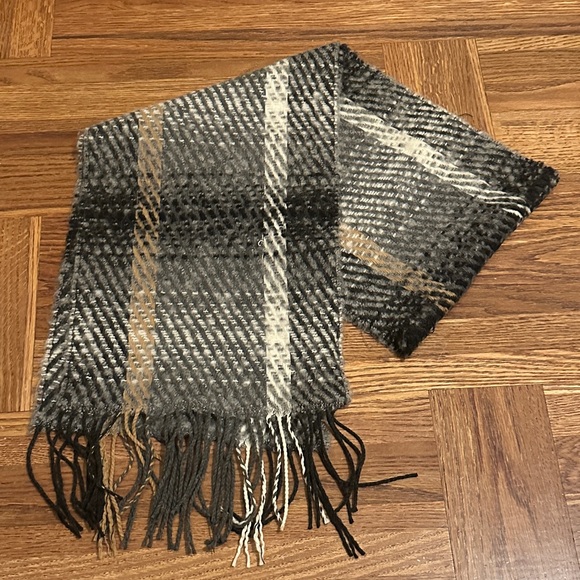 Guillaume de Mons Paris Plaid Fringe Scarf in Black and Tan - Picture 1 of 4